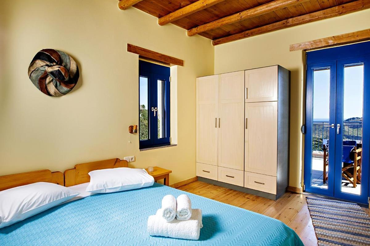 Mirthios-Hill Apartments ปลาเกียส ภายนอก รูปภาพ