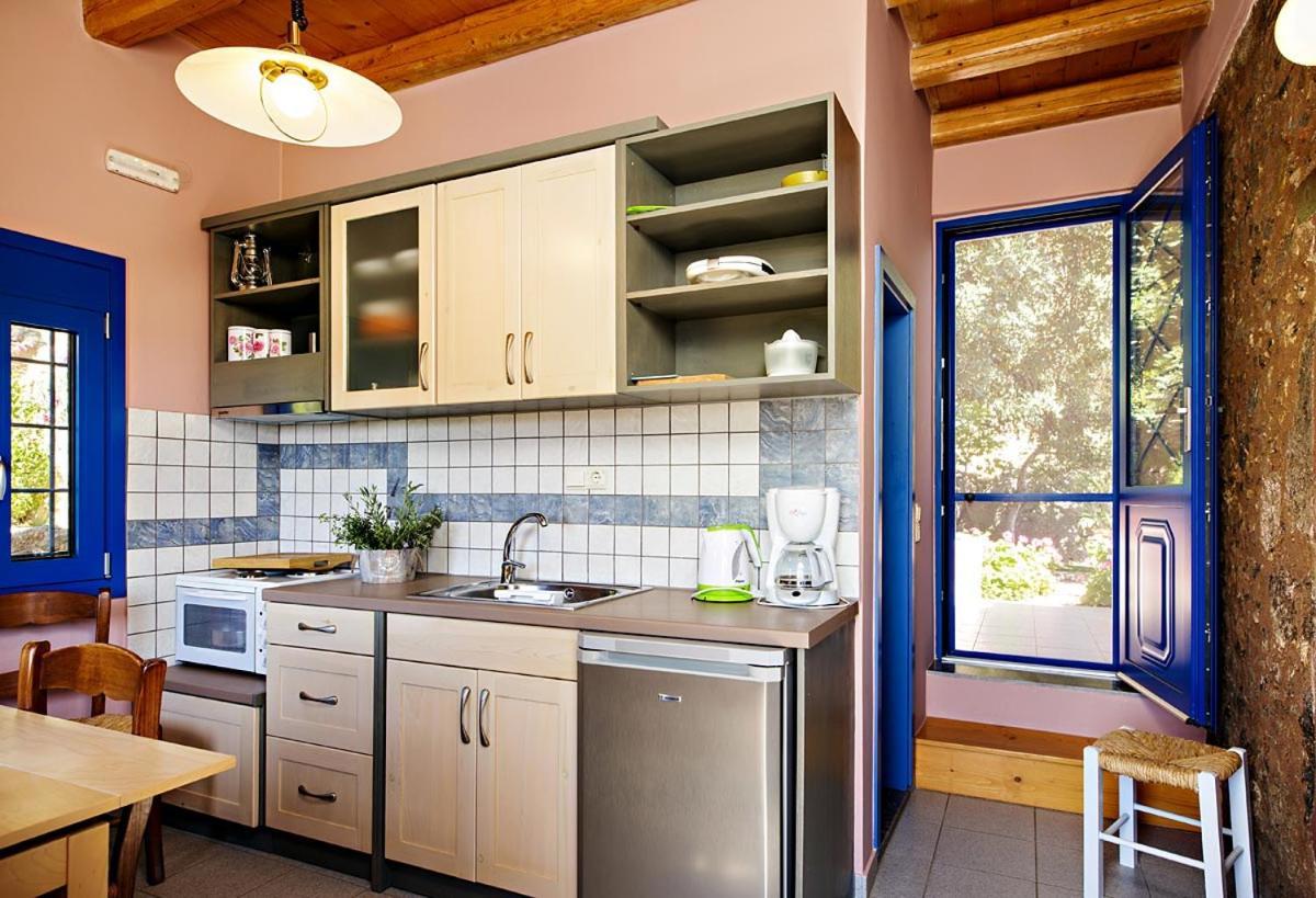 Mirthios-Hill Apartments ปลาเกียส ภายนอก รูปภาพ