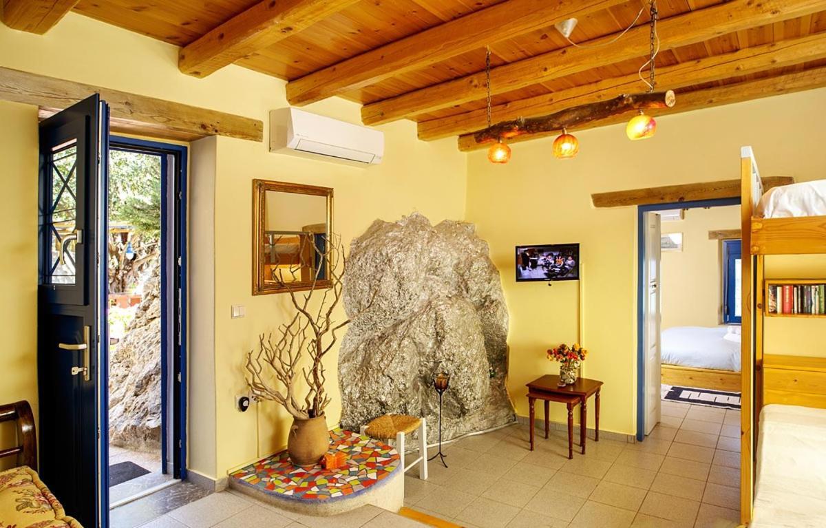 Mirthios-Hill Apartments ปลาเกียส ภายนอก รูปภาพ