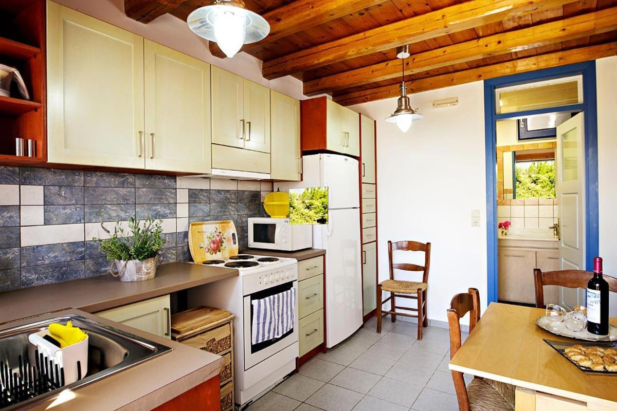 Mirthios-Hill Apartments ปลาเกียส ภายนอก รูปภาพ