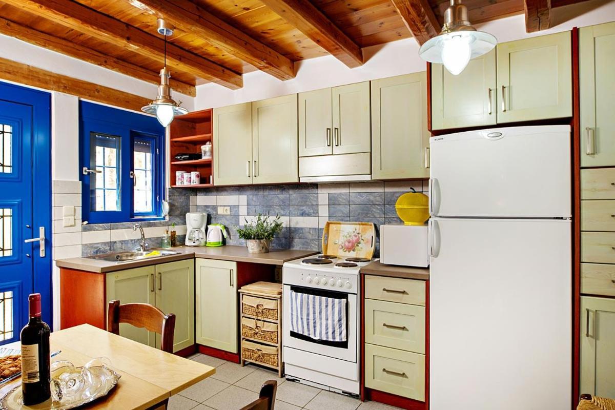 Mirthios-Hill Apartments ปลาเกียส ภายนอก รูปภาพ