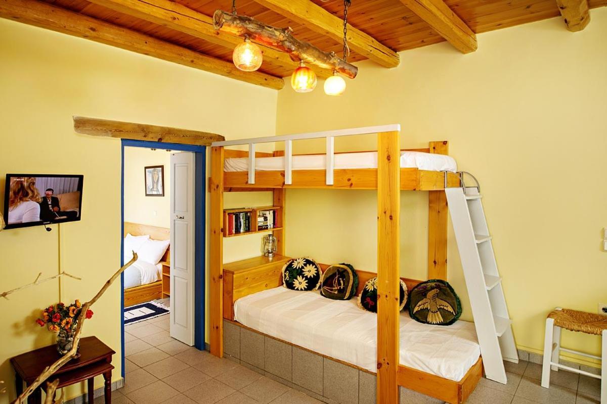 Mirthios-Hill Apartments ปลาเกียส ภายนอก รูปภาพ