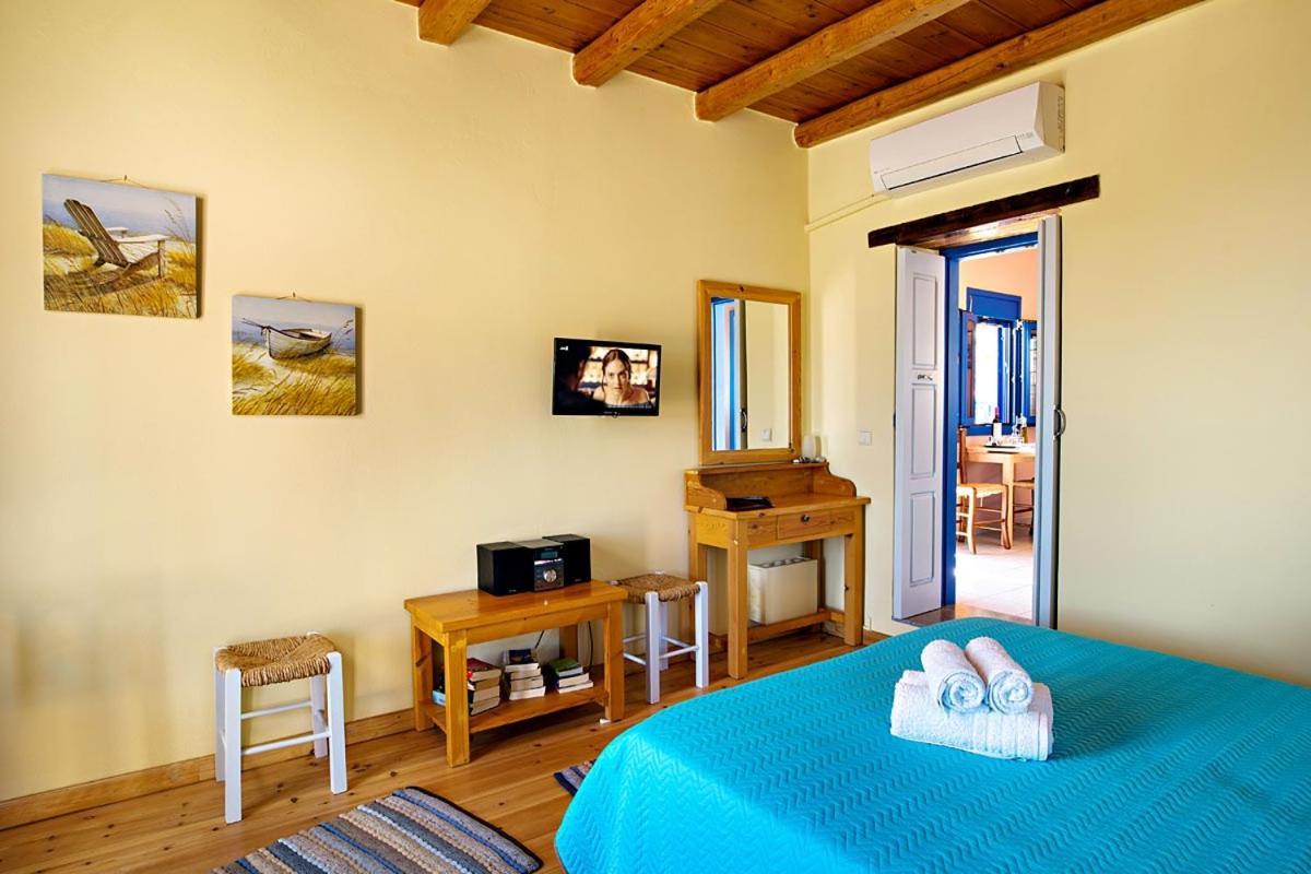 Mirthios-Hill Apartments ปลาเกียส ภายนอก รูปภาพ