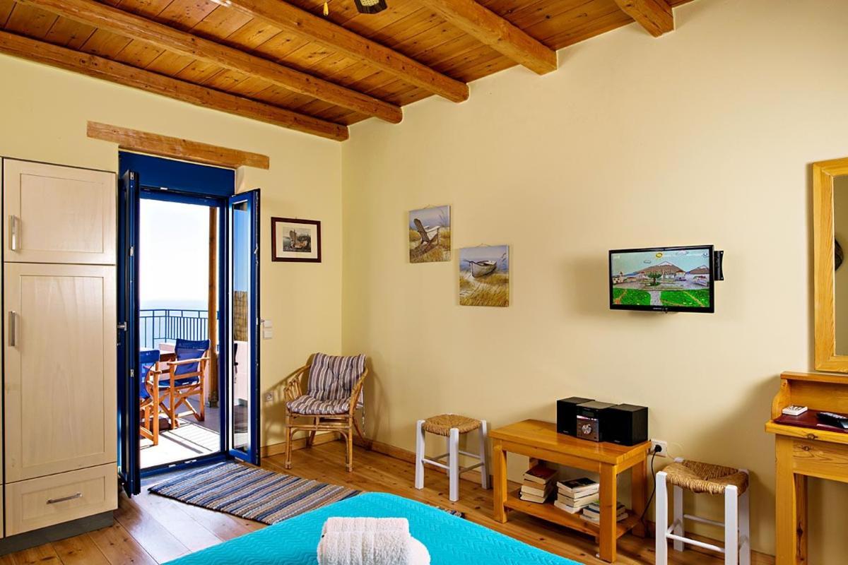 Mirthios-Hill Apartments ปลาเกียส ภายนอก รูปภาพ